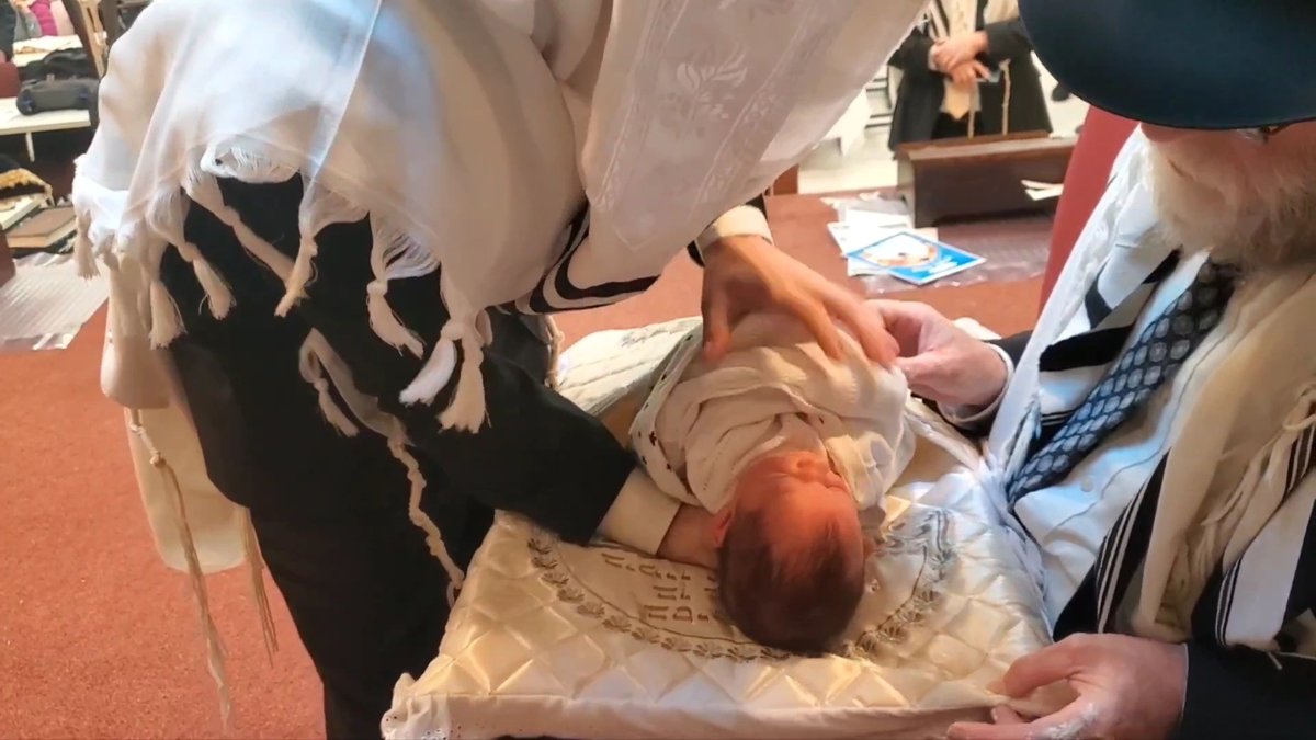 A close moment during the bris ceremony
